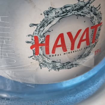 Hayat Su Kirli Ve Yıpranmış 5 Senelik Damacana Gönderiyor