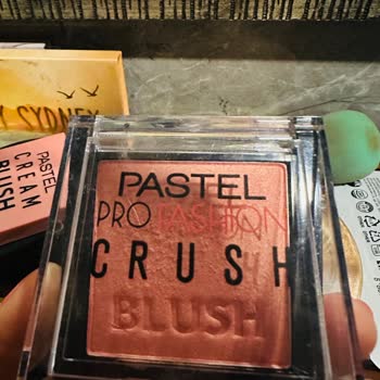 Pastel Kozmetik Pastel Blush Üründen Kıl Çıkması
