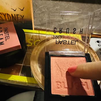 Pastel Kozmetik Pastel Blush Üründen Kıl Çıkması