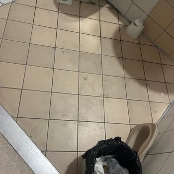 Antalya Atatürk Devlet Hastanesi Hemşireler Sorumsuz Temizlik Sıfır