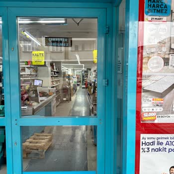A101 Hayvanlara Tekme Atan Çalışanlar