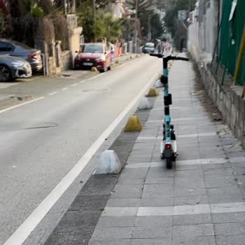 Günlük Engeller: BinBin Scooterları Yol Ortasında!