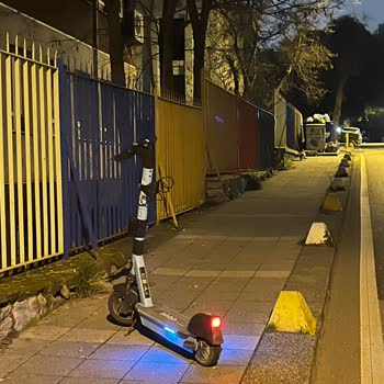 Günlük Engeller: BinBin Scooterları Yol Ortasında!