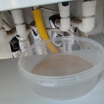 Thermex Kombi Su Kaçırıyor. Ortada Servis Yok. İzmir Bornova