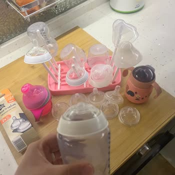 Tommee Tippee Biberonun Ucu Bebeğim Beslenirken Sürekli İçine Kaçıyor.