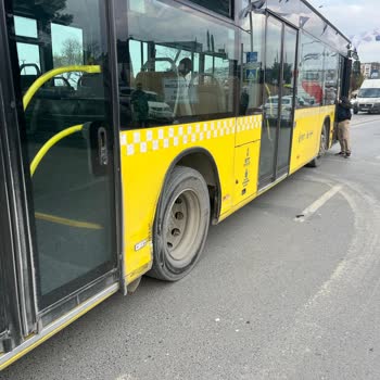 İBB - İstanbul Büyükşehir Belediyesi İett Otobüsü İle Kaza