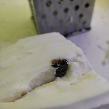 Aknaz Kaşar In İçinden Siyah Bir Cisim Çıktı