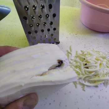 Aknaz Kaşar In İçinden Siyah Bir Cisim Çıktı