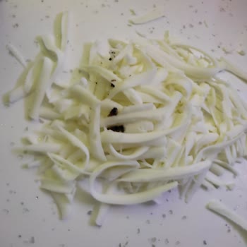 Aknaz Kaşar In İçinden Siyah Bir Cisim Çıktı