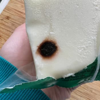 Carrefour SA Gurme Küflenmiş Kaşar Satıyor