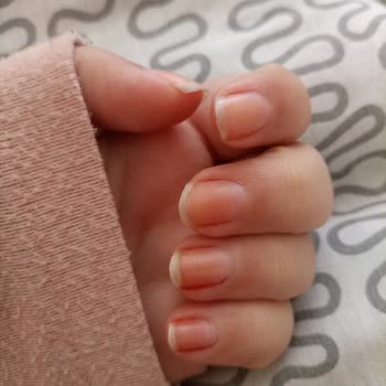 Flormar Kırmızı Oje, Kına Lekesi Gibi Bir Leke Bırakıyor