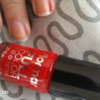 Flormar Kırmızı Oje, Kına Lekesi Gibi Bir Leke Bırakıyor