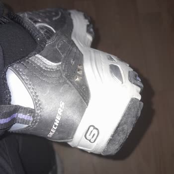 Skechers Kısa Sürede Yırtılan Ayakkabı