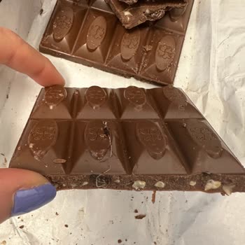 Migros Kurtlu Ve Bozuk Çikolata