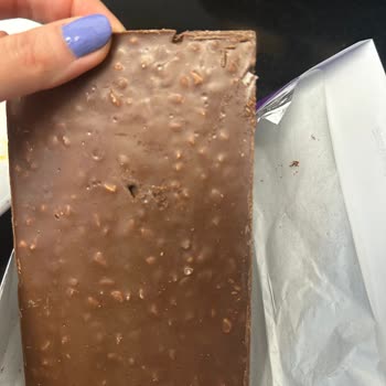 Migros Kurtlu Ve Bozuk Çikolata