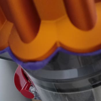 Dyson Mor Süs Kopmaya Başladı