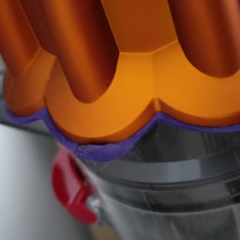 Dyson Mor Süs Kopmaya Başladı