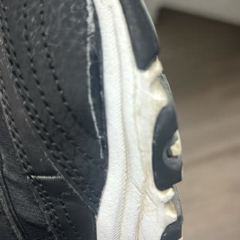 Skechers Ürününü Arkasında Durmaması!