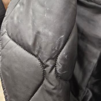 Defolu Siyah Şişme Montu Kullanıcı Hatası Olarak Adlandıran Ghisa