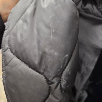 Defolu Siyah Şişme Montu Kullanıcı Hatası Olarak Adlandıran Ghisa