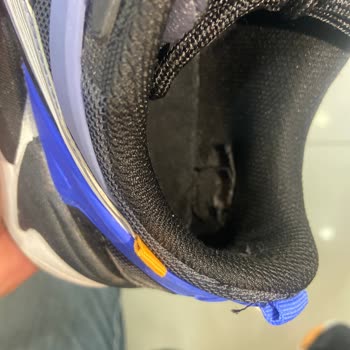 Puma Ayakkabı Yırtılması İlgisizlik