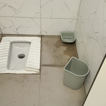 Milli Eğitim Bakanlığı (MEB) Okulda Bizi Bağışa Zorluyorlar Okulun Temizlik Durumu Çok Kötü