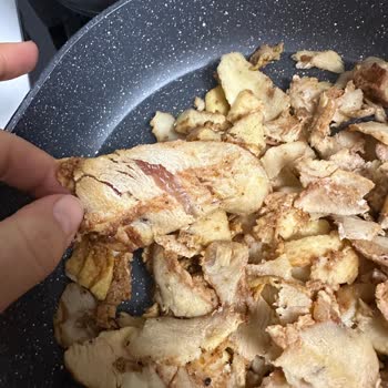 Akdeniz Toros Tavuk Dönerin İçinden Çiğ Et Çıktı!