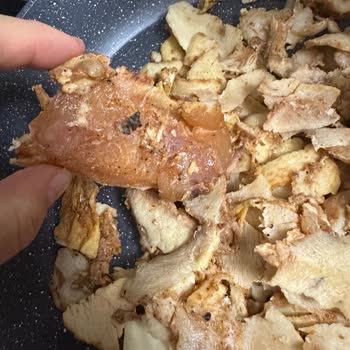 Akdeniz Toros Tavuk Dönerin İçinden Çiğ Et Çıktı!