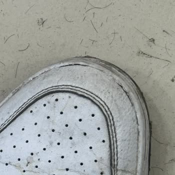 Deichmann Ayakkabıda Çatlaklar Ve Açılma