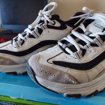 Sketchers Ürünün Arkasında Durmuyor