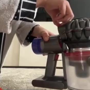 Dyson V8 Çöp Haznesi Zor Açılıyor
