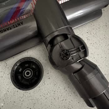 Dyson V15 Süpürgemin Halı Başlığı Tekerleği Kırıldı!