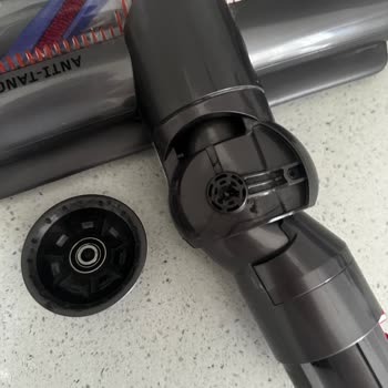 Dyson V15 Süpürgemin Halı Başlığı Tekerleği Kırıldı!
