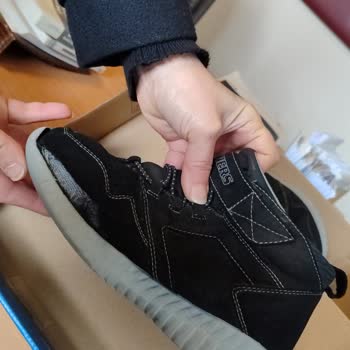 Skechers Sattığı Ayakkabının Arkasında Durmaması