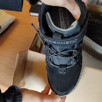 Skechers Sattığı Ayakkabının Arkasında Durmaması
