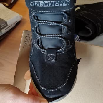 Skechers Sattığı Ayakkabının Arkasında Durmaması