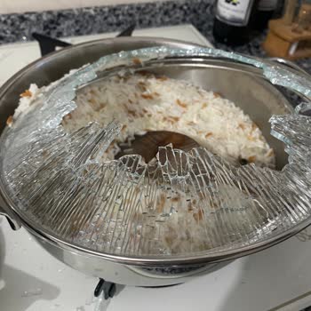 Korkmaz Mutfak Eşyaları Tencere Kapakları Parçalandı