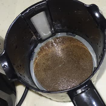 Karaca Hatır Hüp Kahve Makinesinin Dibinin Tutması.