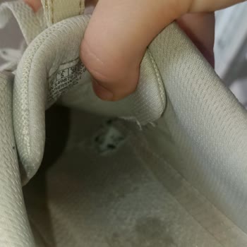 Skechers Markası Taban Delik