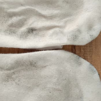 Intersport Siyah Vans (Ward) Boya Atıyor