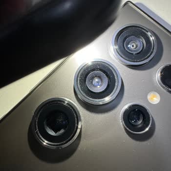 Samsung Telefon Ekran Değişimi Sırasında Kirletilen Kamera Lensleri Ve Kapakları