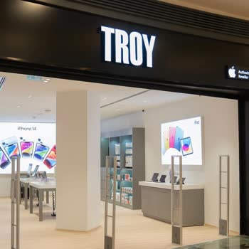 Disrespectful Customer Service by Troy