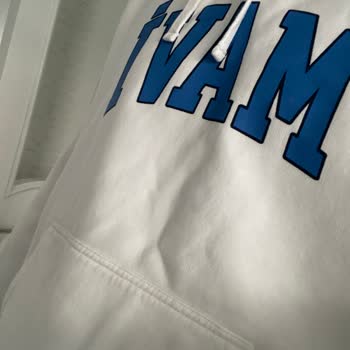 Mavi Sweatshirt Makinede Çekti