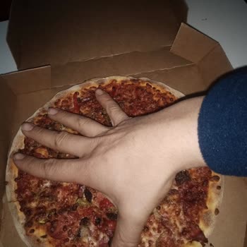 Domino's Pizza Haksız Kazanç Kavurmalı Pastırmalı Pizzada Ürün Yok...