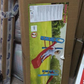 Uğur Böceği Çocuk Ayaklarına Kadar Çağırıp Ürünü Teslim Aldırmaları