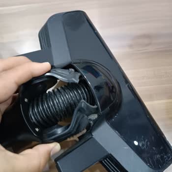 Bosch Elektrikli El Aletleri Bosch Dikey Süpürge Başlık Kırıldı