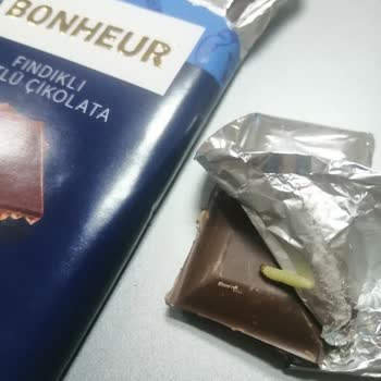 Carrefour'da Beklenmedik Misafir: Kurtçuklu Çikolata
