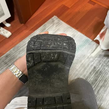 Pull & Bear Bot İlk Ayda Tabanı Yarıldı.