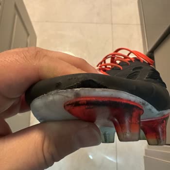 Adidas'ta Profesyonel Diye Satılan Ama 1 Ay Bile Dolmadan Açılan