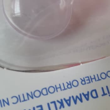 Bambino Emziğin Kapalı Paketinde Kıl